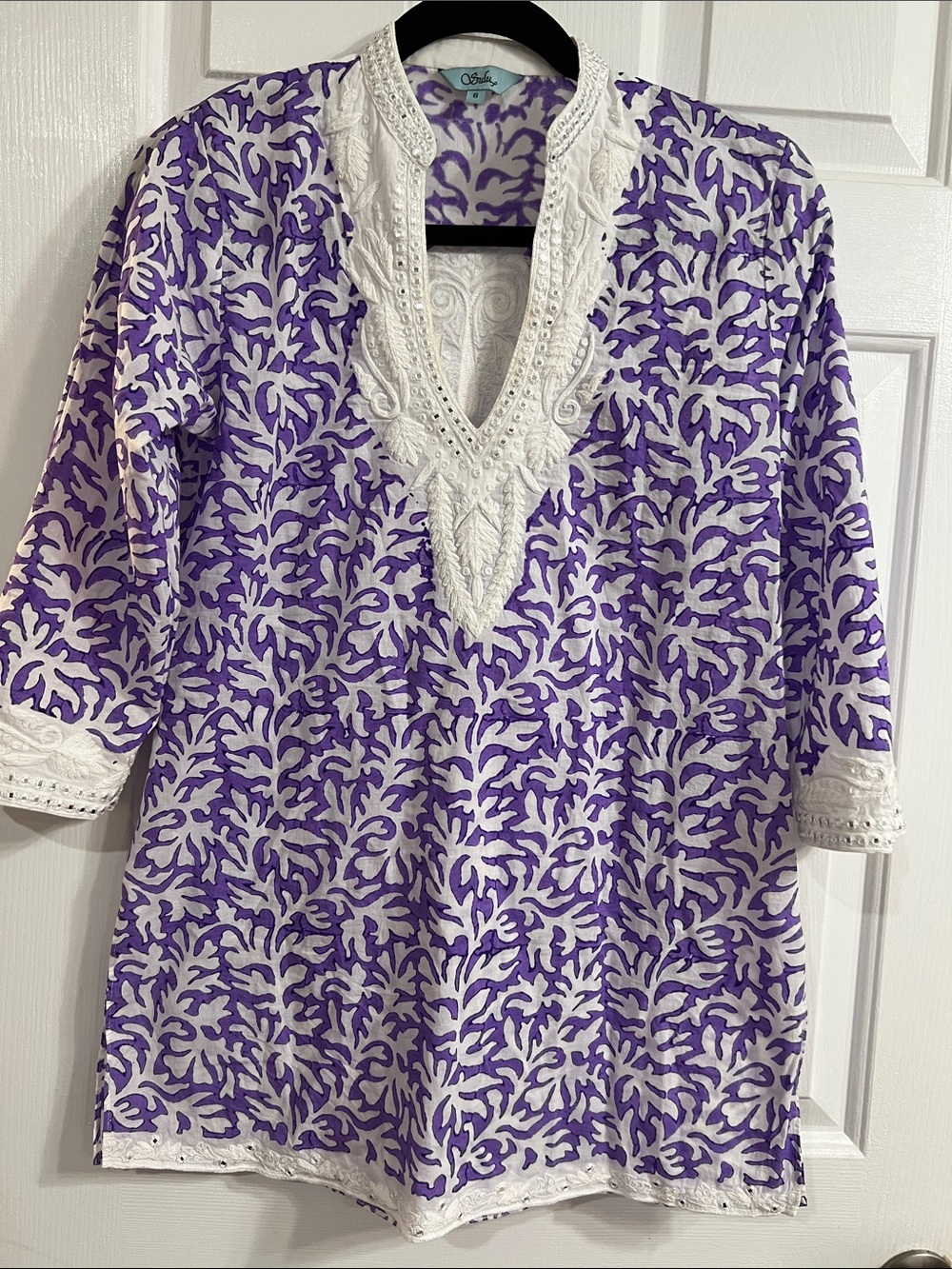 Sulu  Purple and White Embroidered sulu V-Neck Tunic size 6